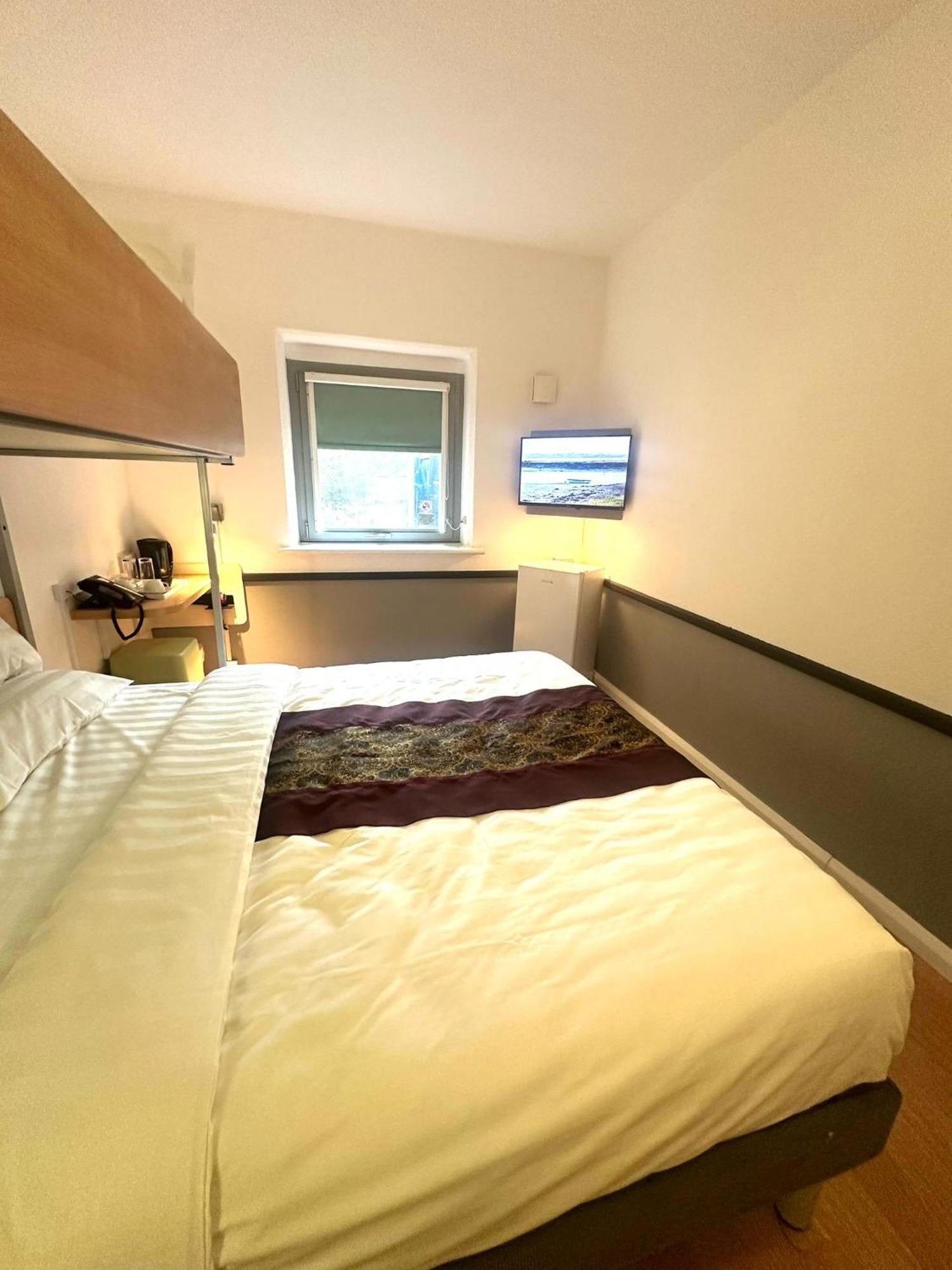Cambridge Hotel Bradford Central Bagian luar foto