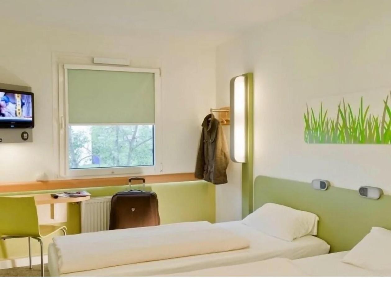 Cambridge Hotel Bradford Central Bagian luar foto