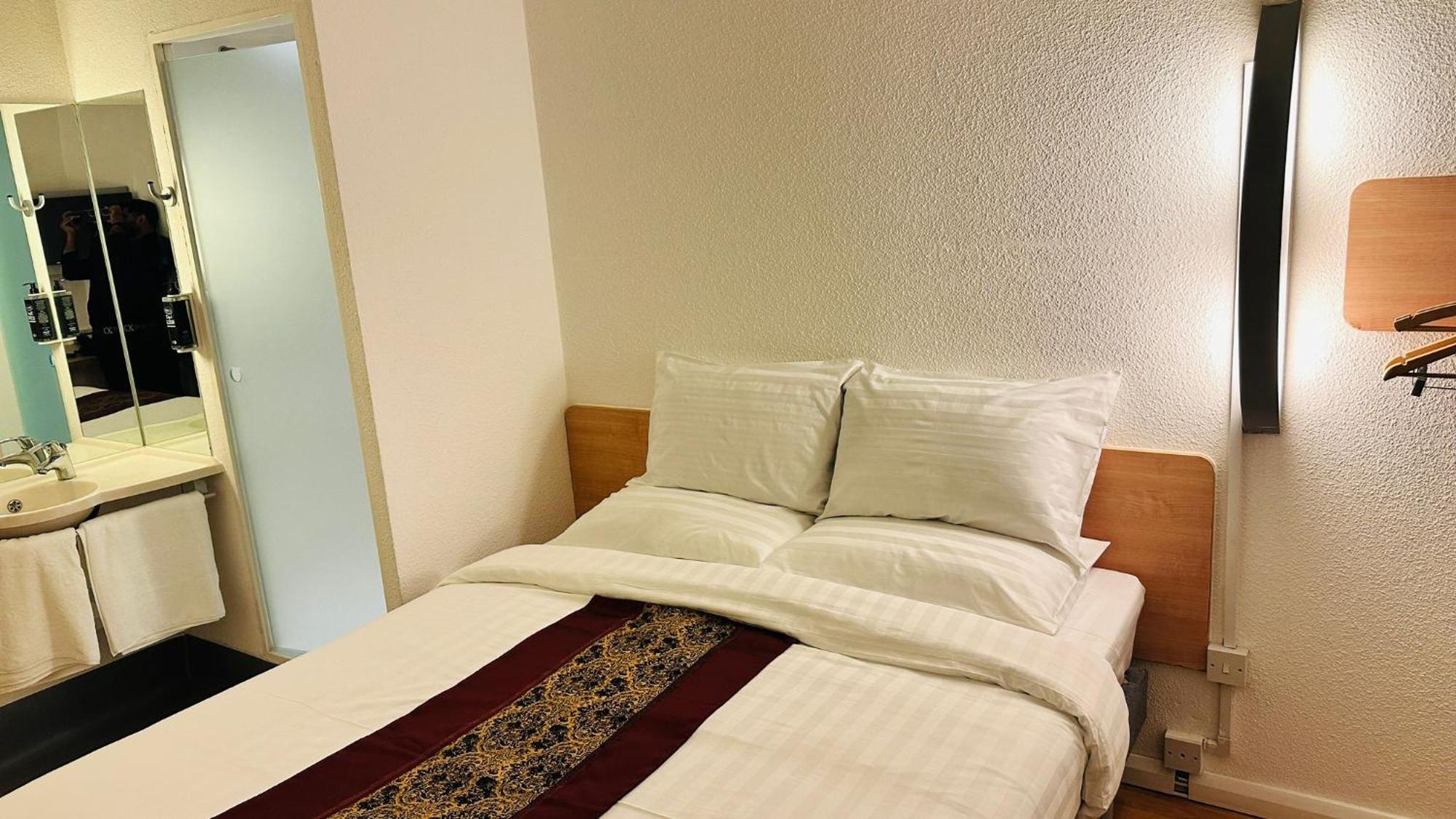 Cambridge Hotel Bradford Central Bagian luar foto